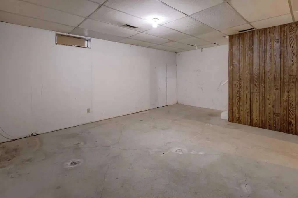 417 40 Street NE Calgary AB T2A 6S1