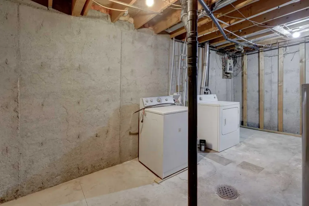 417 40 Street NE Calgary AB T2A 6S1