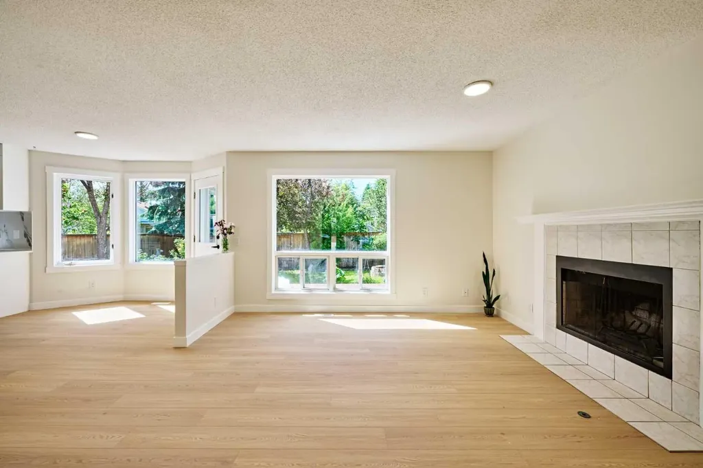 128 Shawbrooke Close SW Calgary AB T2Y3A6