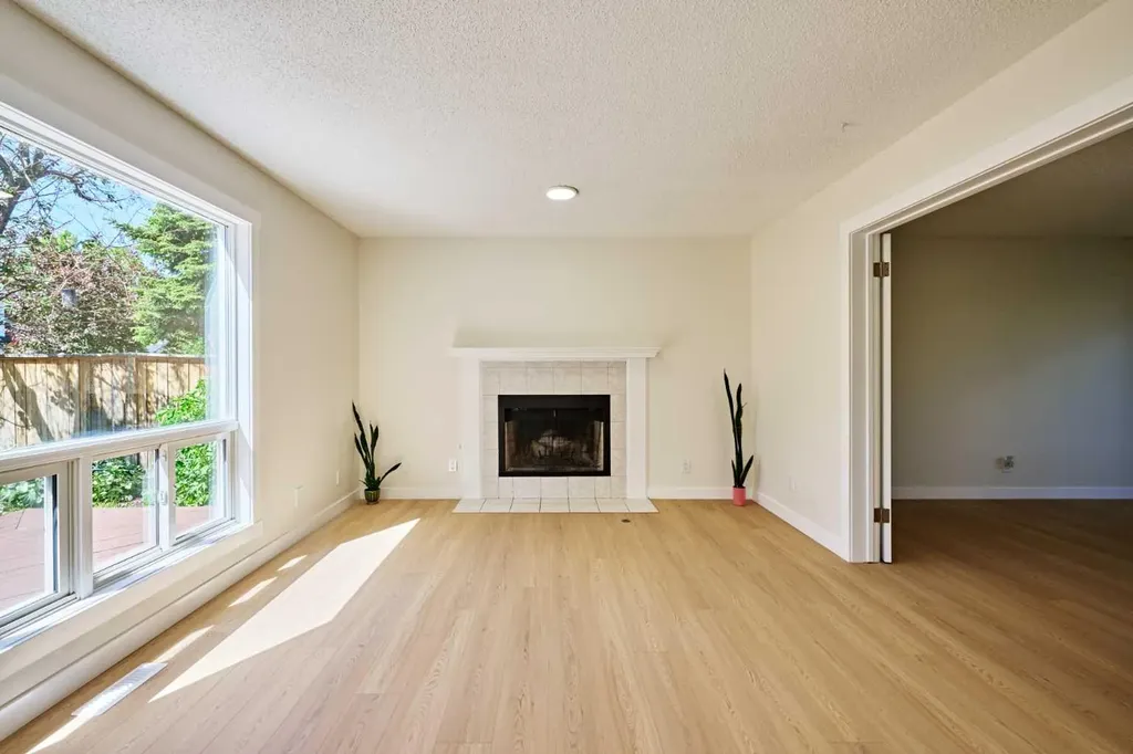 128 Shawbrooke Close SW Calgary AB T2Y3A6