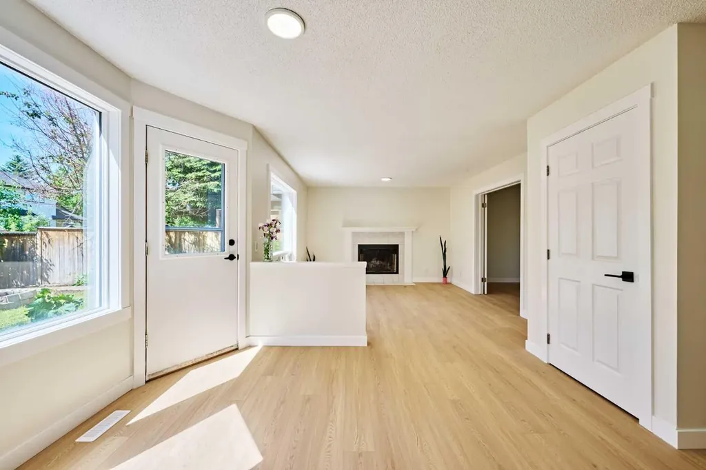 128 Shawbrooke Close SW Calgary AB T2Y3A6