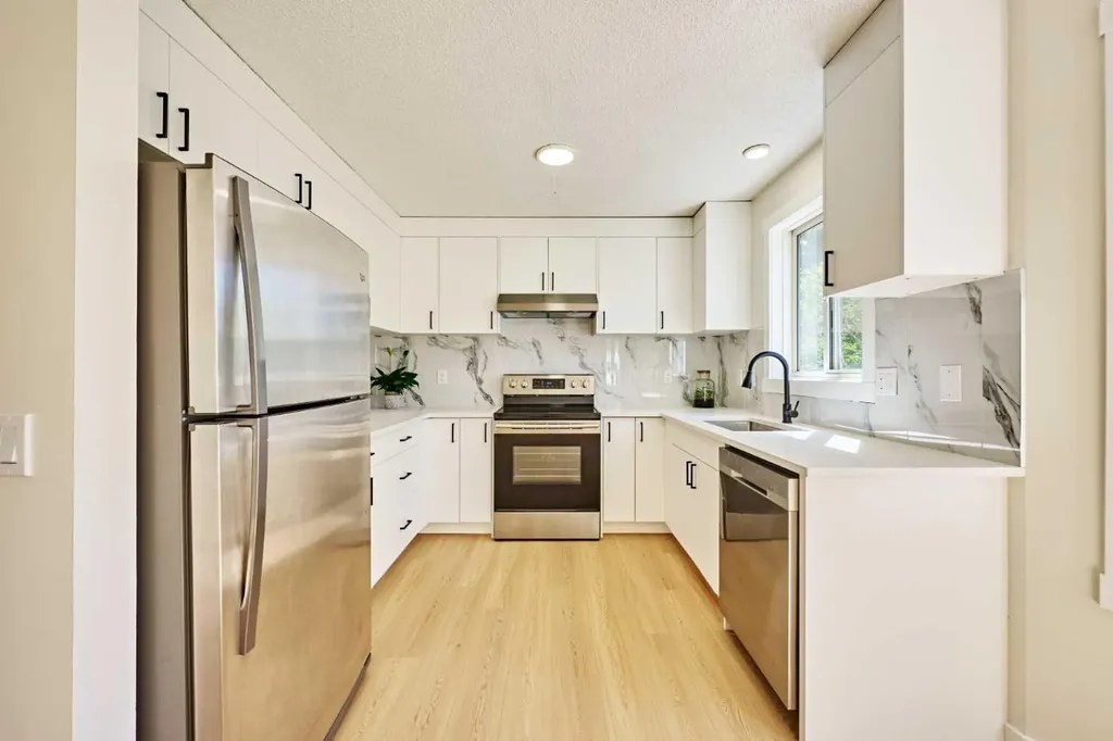 128 Shawbrooke Close SW Calgary AB T2Y3A6