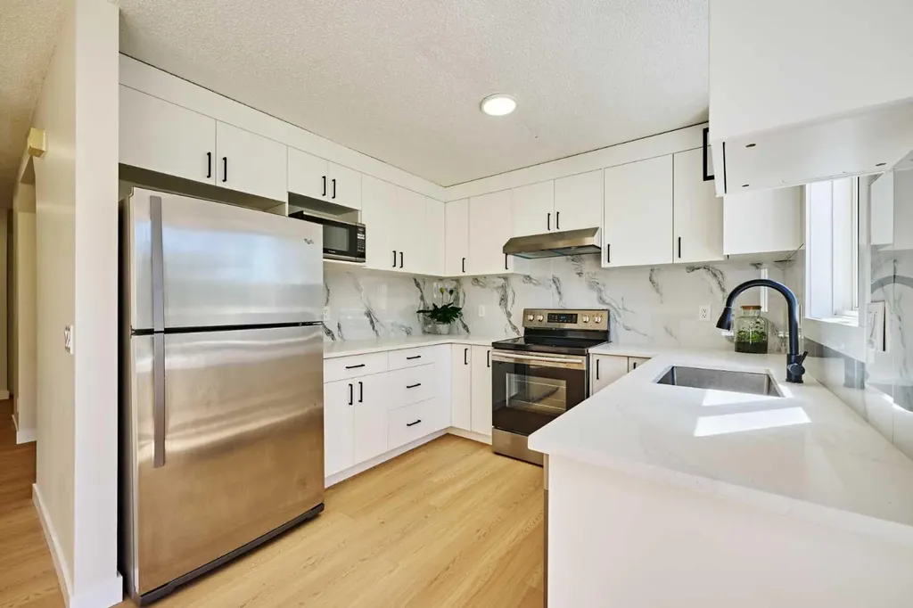 128 Shawbrooke Close SW Calgary AB T2Y3A6