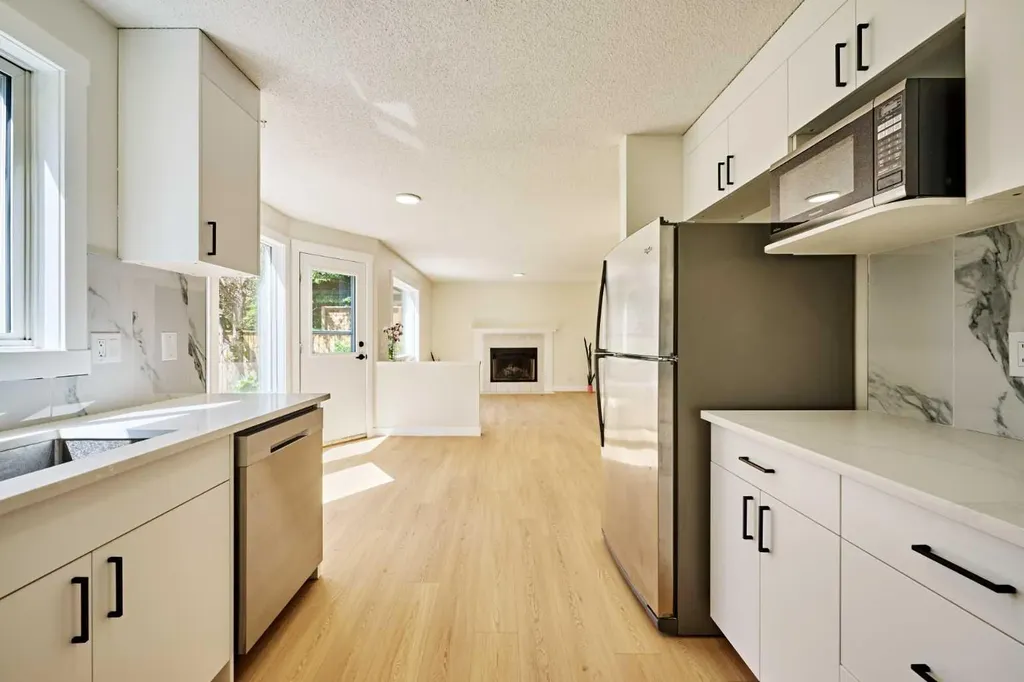 128 Shawbrooke Close SW Calgary AB T2Y3A6