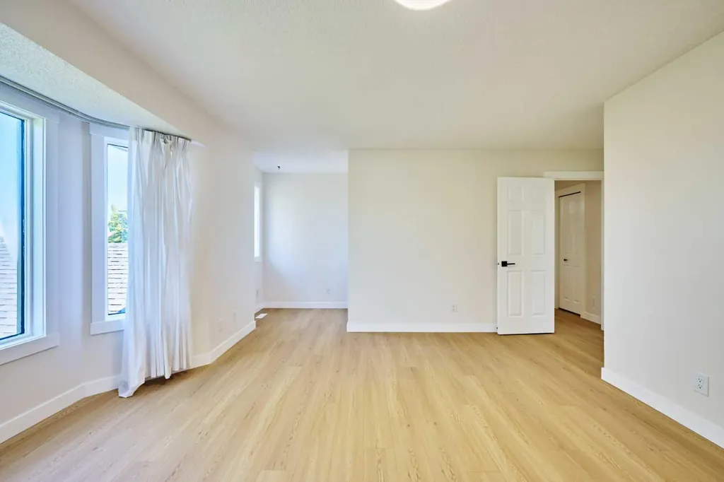 128 Shawbrooke Close SW Calgary AB T2Y3A6