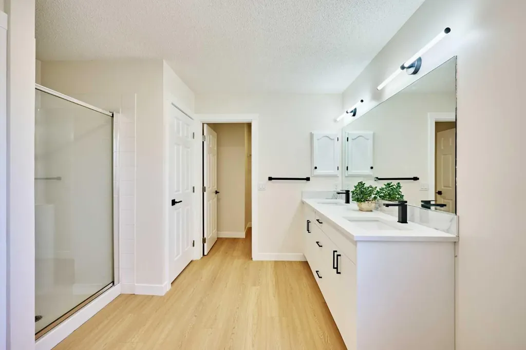 128 Shawbrooke Close SW Calgary AB T2Y3A6
