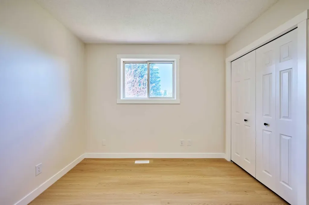 128 Shawbrooke Close SW Calgary AB T2Y3A6