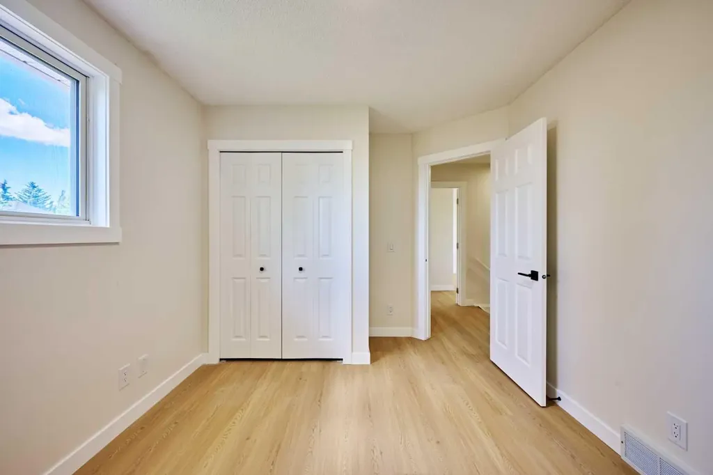 128 Shawbrooke Close SW Calgary AB T2Y3A6