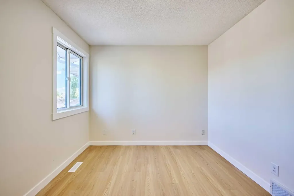 128 Shawbrooke Close SW Calgary AB T2Y3A6