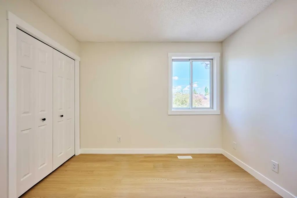 128 Shawbrooke Close SW Calgary AB T2Y3A6