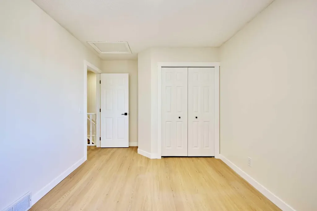 128 Shawbrooke Close SW Calgary AB T2Y3A6