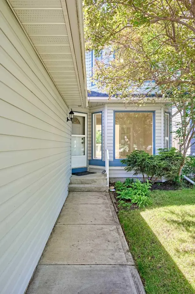 128 Shawbrooke Close SW Calgary AB T2Y3A6