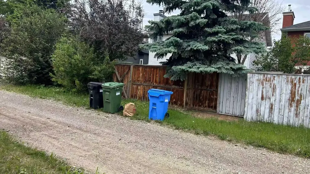 128 Shawbrooke Close SW Calgary AB T2Y3A6