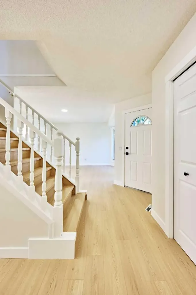 128 Shawbrooke Close SW Calgary AB T2Y3A6