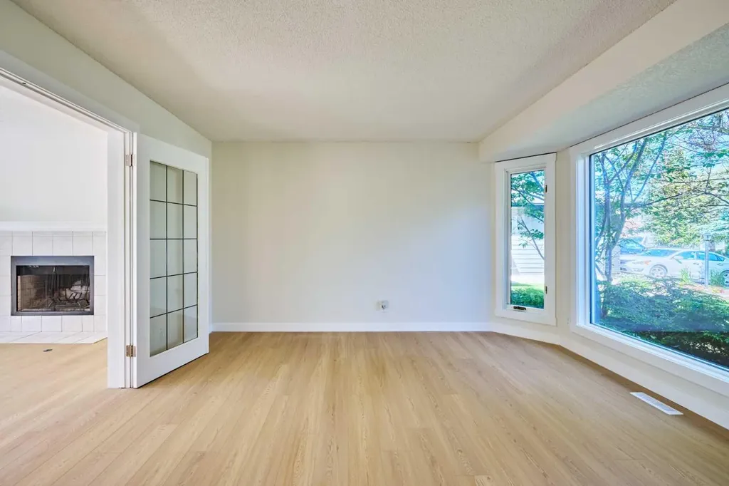 128 Shawbrooke Close SW Calgary AB T2Y3A6