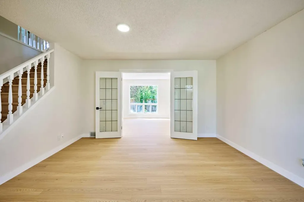 128 Shawbrooke Close SW Calgary AB T2Y3A6