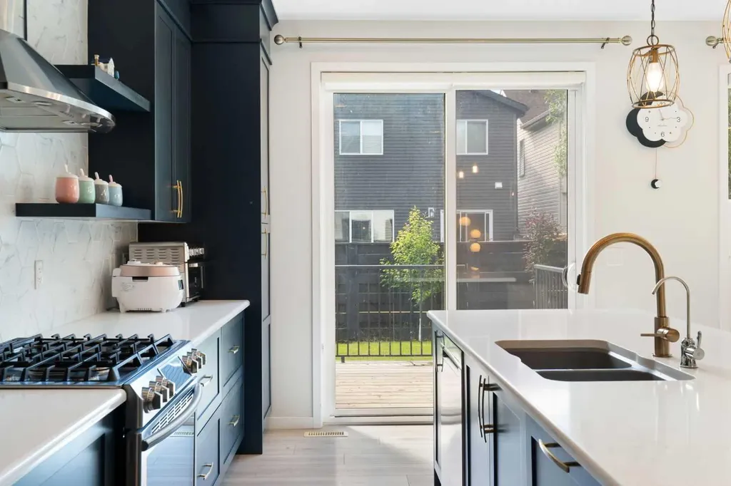 26 Seton Manor SE Calgary AB T3M 2V8