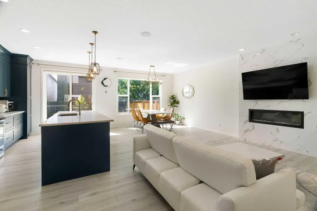 26 Seton Manor SE Calgary AB T3M 2V8