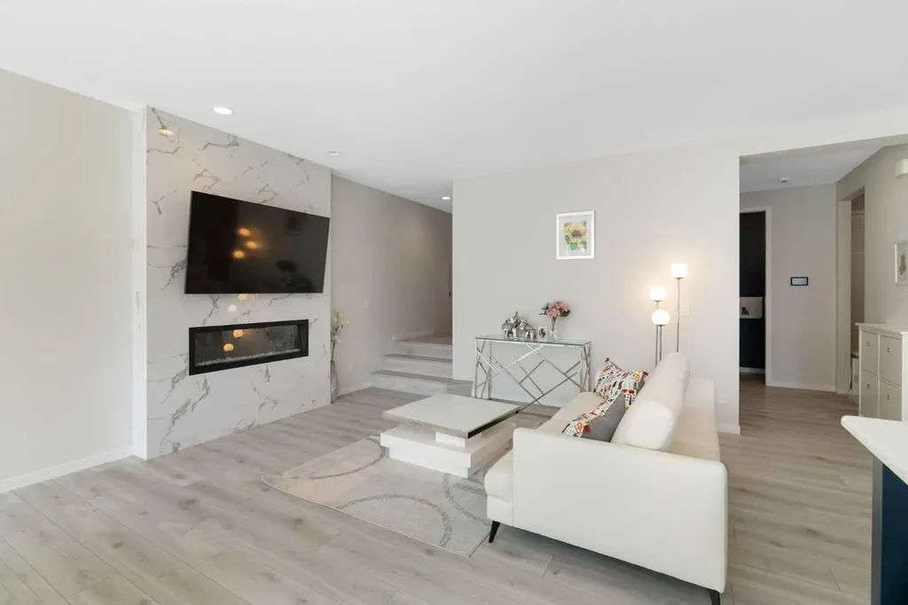 26 Seton Manor SE Calgary AB T3M 2V8
