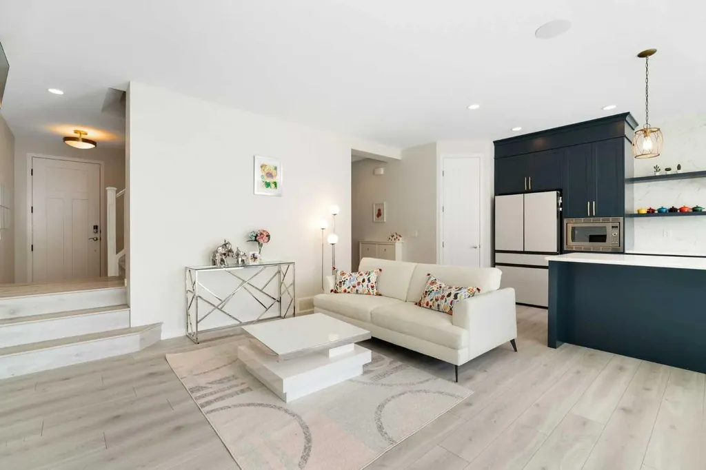 26 Seton Manor SE Calgary AB T3M 2V8