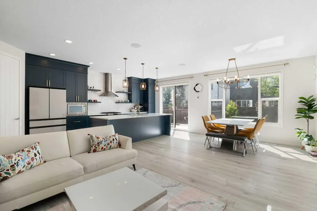 26 Seton Manor SE Calgary AB T3M 2V8