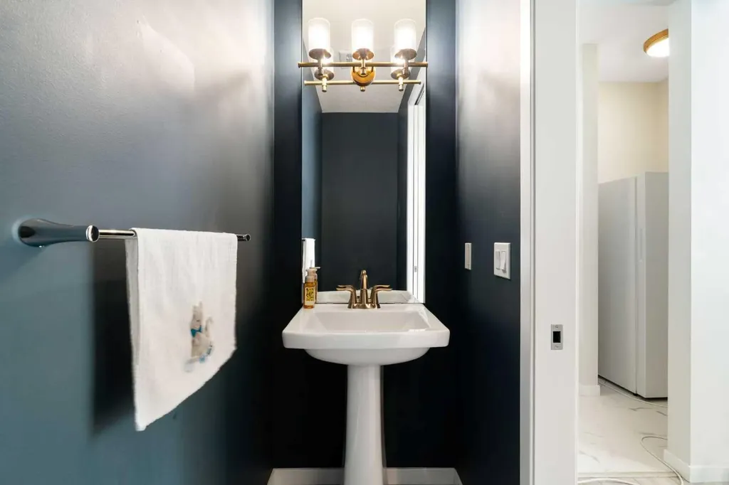 26 Seton Manor SE Calgary AB T3M 2V8