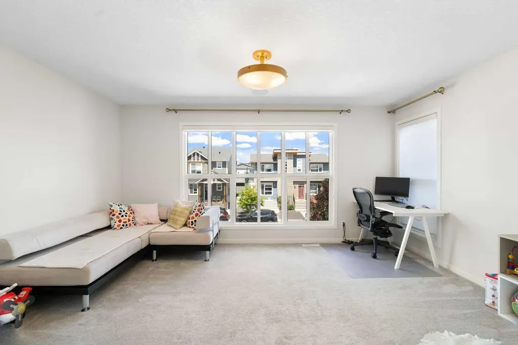 26 Seton Manor SE Calgary AB T3M 2V8