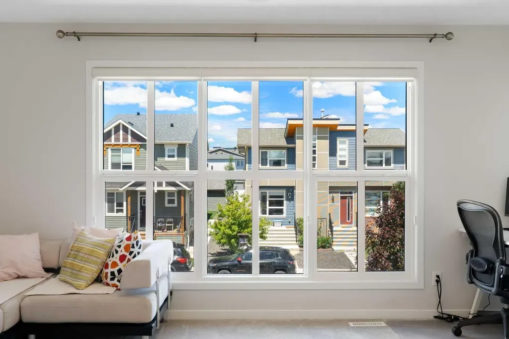 26 Seton Manor SE Calgary AB T3M 2V8