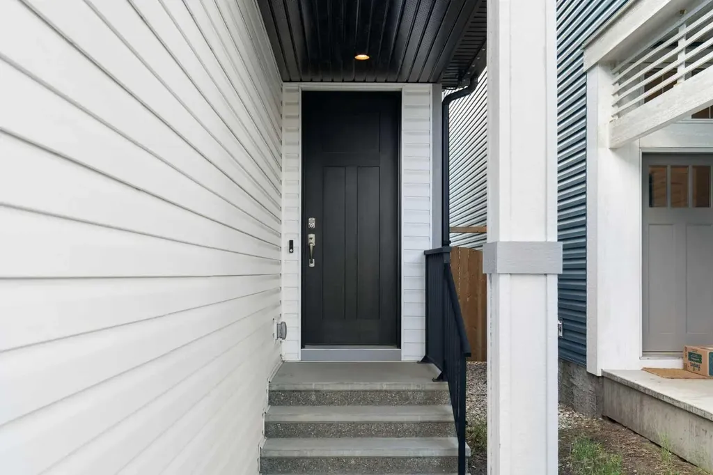 26 Seton Manor SE Calgary AB T3M 2V8
