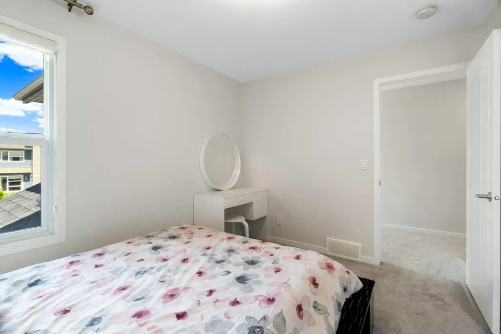 26 Seton Manor SE Calgary AB T3M 2V8