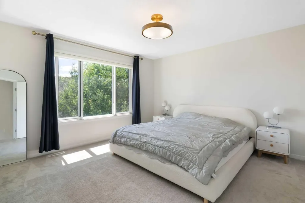 26 Seton Manor SE Calgary AB T3M 2V8