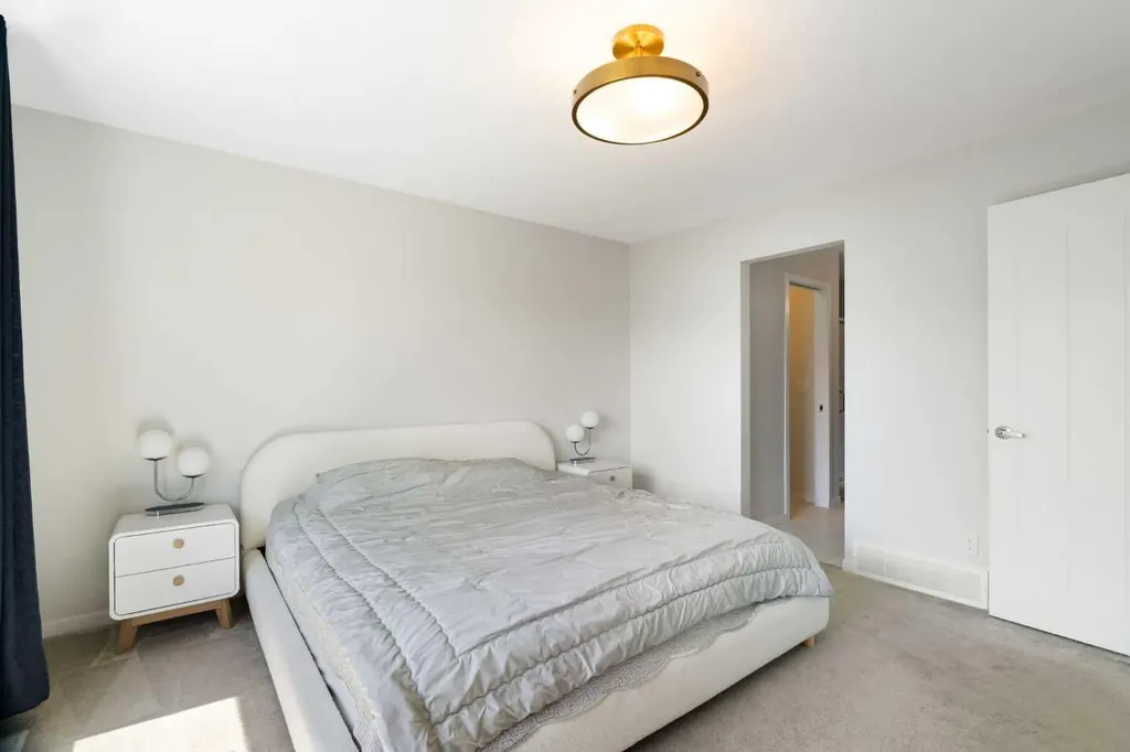 26 Seton Manor SE Calgary AB T3M 2V8