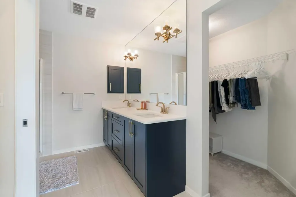 26 Seton Manor SE Calgary AB T3M 2V8