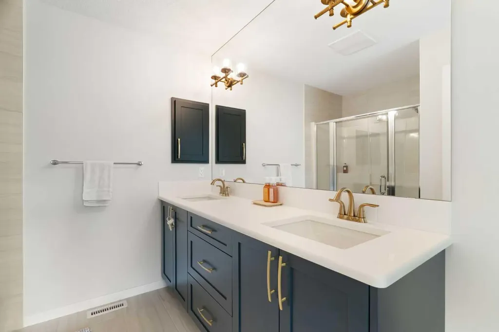 26 Seton Manor SE Calgary AB T3M 2V8