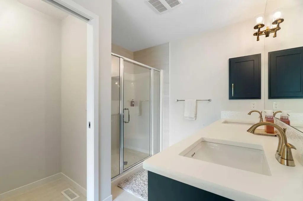 26 Seton Manor SE Calgary AB T3M 2V8