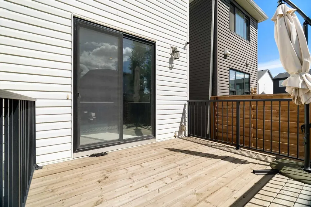 26 Seton Manor SE Calgary AB T3M 2V8