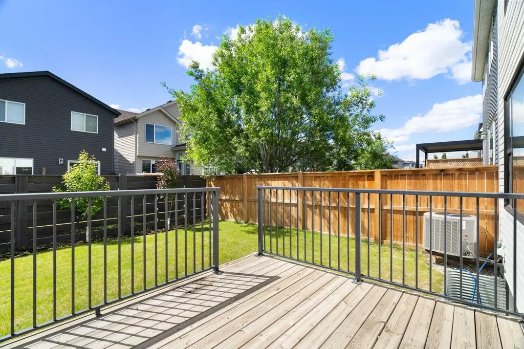 26 Seton Manor SE Calgary AB T3M 2V8