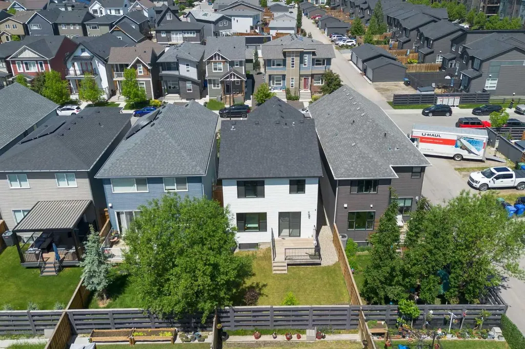 26 Seton Manor SE Calgary AB T3M 2V8
