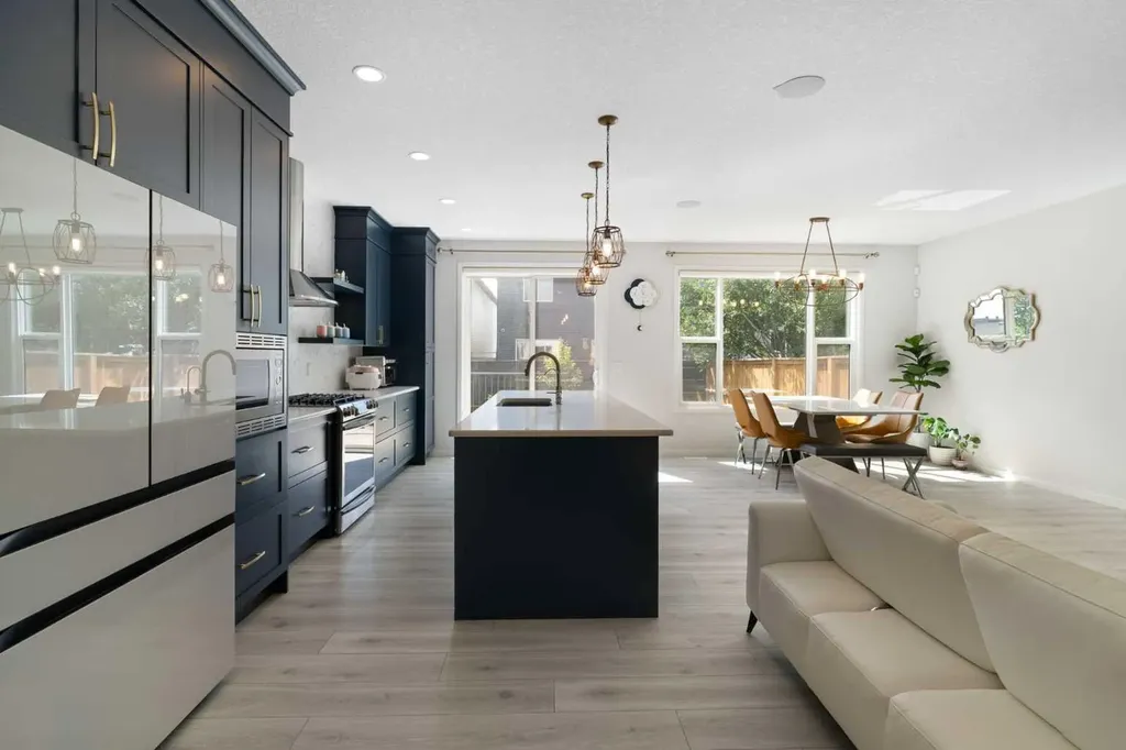 26 Seton Manor SE Calgary AB T3M 2V8