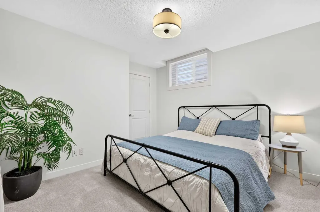 216 Auburn Sound View SE Calgary AB T3M0E4