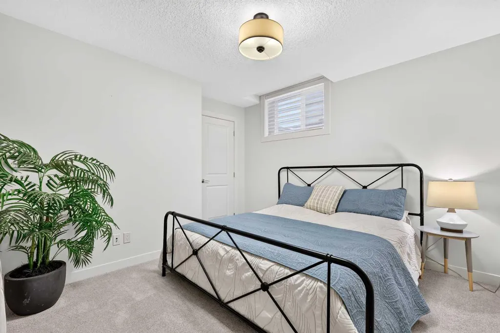 216 Auburn Sound View SE Calgary AB T3M0E4