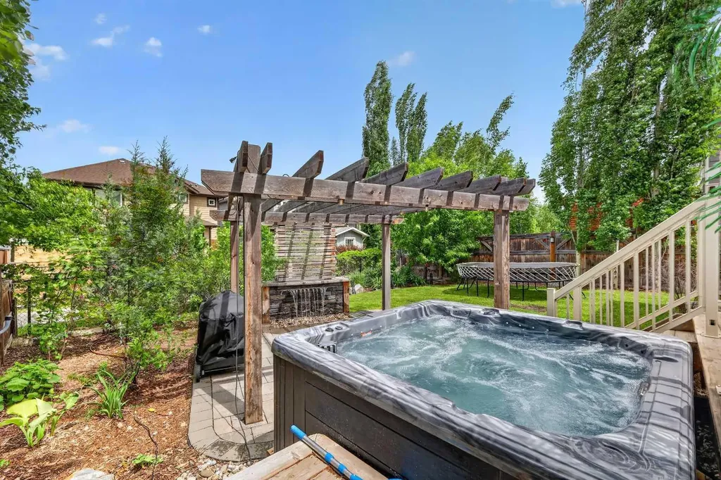216 Auburn Sound View SE Calgary AB T3M0E4