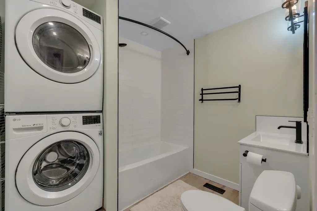 24 Shawcliffe Road SW Calgary AB T2Y 1G2