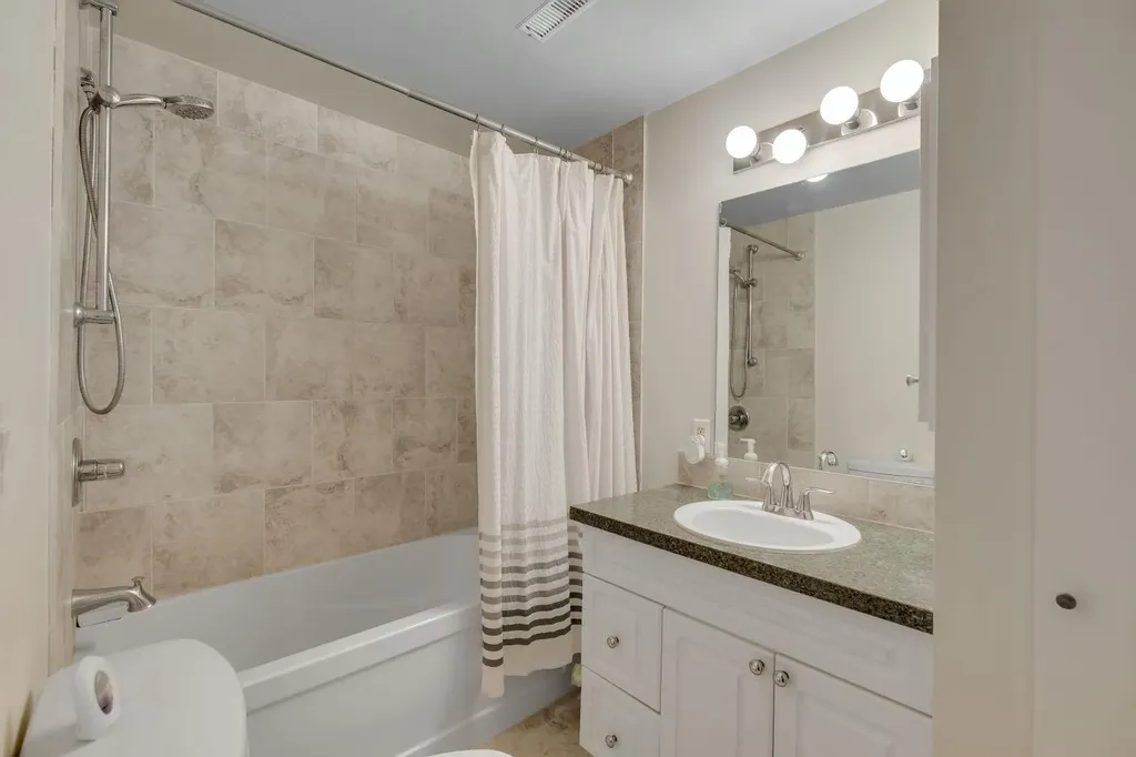 24 Shawcliffe Road SW Calgary AB T2Y 1G2