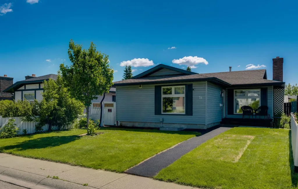 24 Shawcliffe Road SW Calgary AB T2Y 1G2