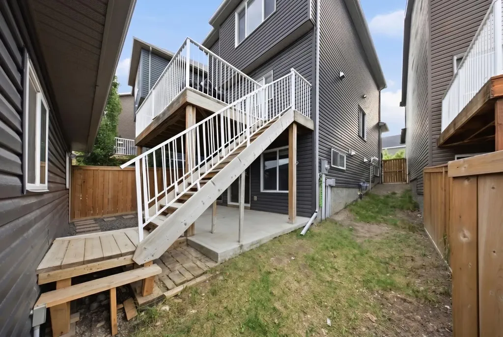 30 Evanscrest Heights NW Calgary AB T3P0S3