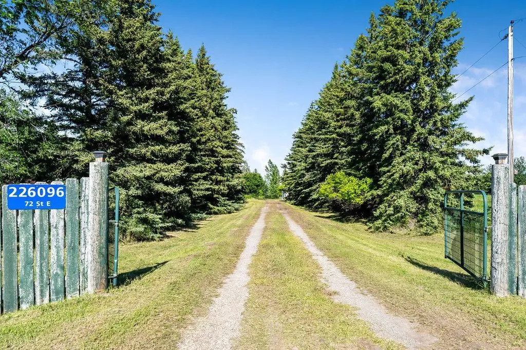 226096 72 Street E Rural Foothills County AB T1S 3V7
