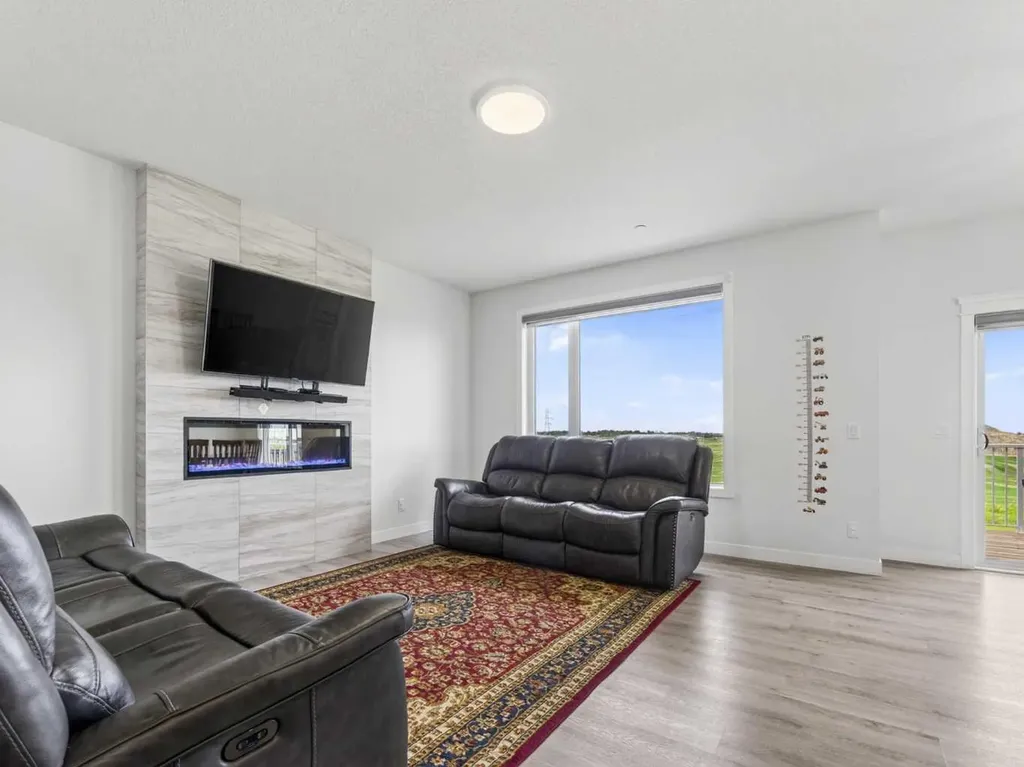 134 Hotchkiss Manor SE Calgary AB T3S 0J5