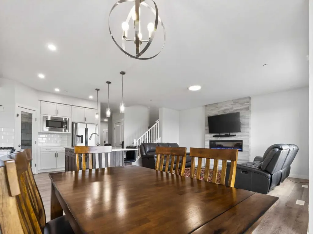 134 Hotchkiss Manor SE Calgary AB T3S 0J5