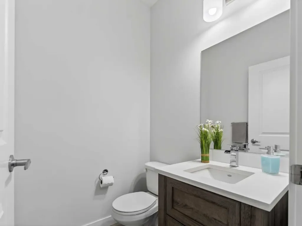 134 Hotchkiss Manor SE Calgary AB T3S 0J5